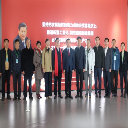 中國(guó)環(huán)保產(chǎn)業(yè)協(xié)會(huì)黨委書(shū)記、會(huì)長(zhǎng)郭承站率領(lǐng)各省市環(huán)保產(chǎn)業(yè)協(xié)會(huì)領(lǐng)導(dǎo)蒞臨泰隆集團(tuán)參觀考察